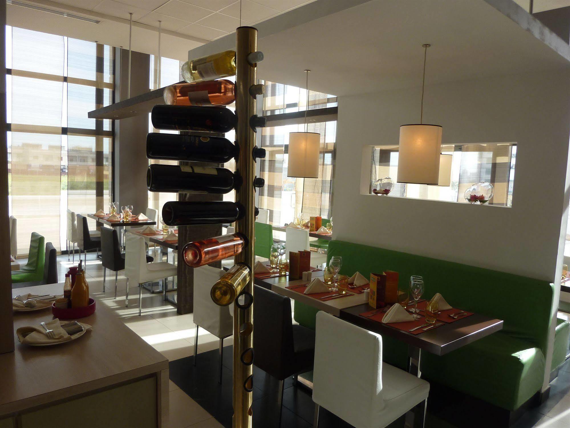 Ibis Oran Les Falaises Екстериор снимка