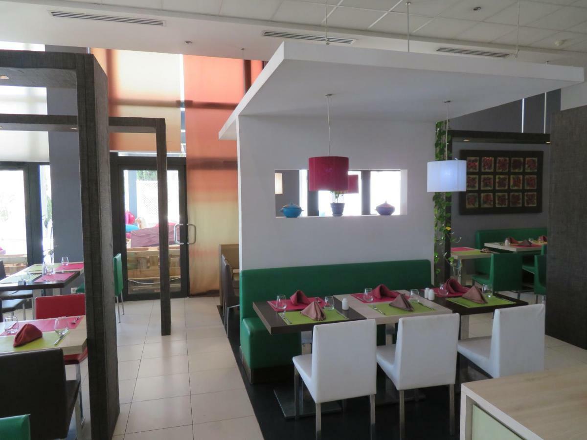 Ibis Oran Les Falaises Екстериор снимка